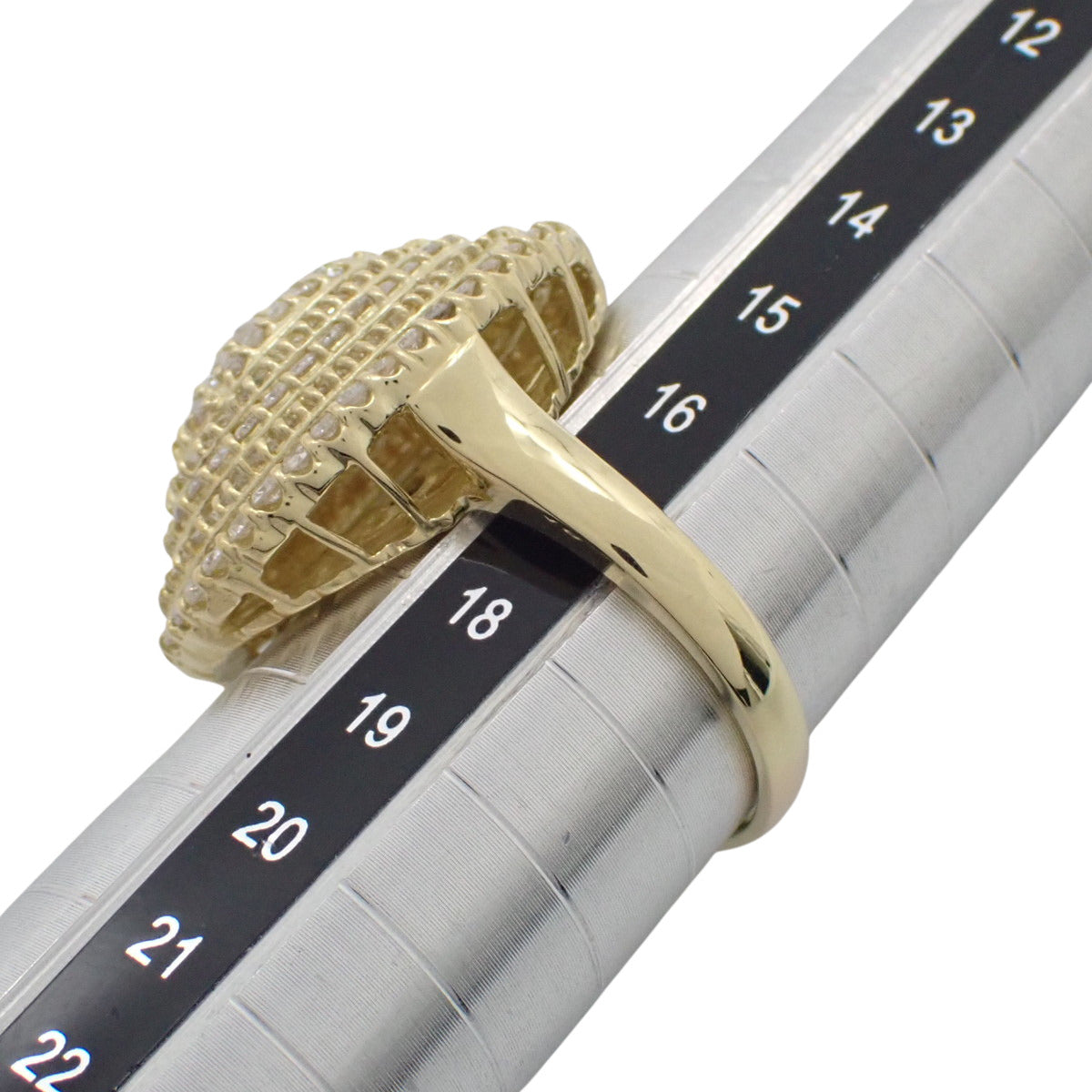 密镶钻石戒指,直径2.70克拉,18K黄金,17号(57号),重14.4克