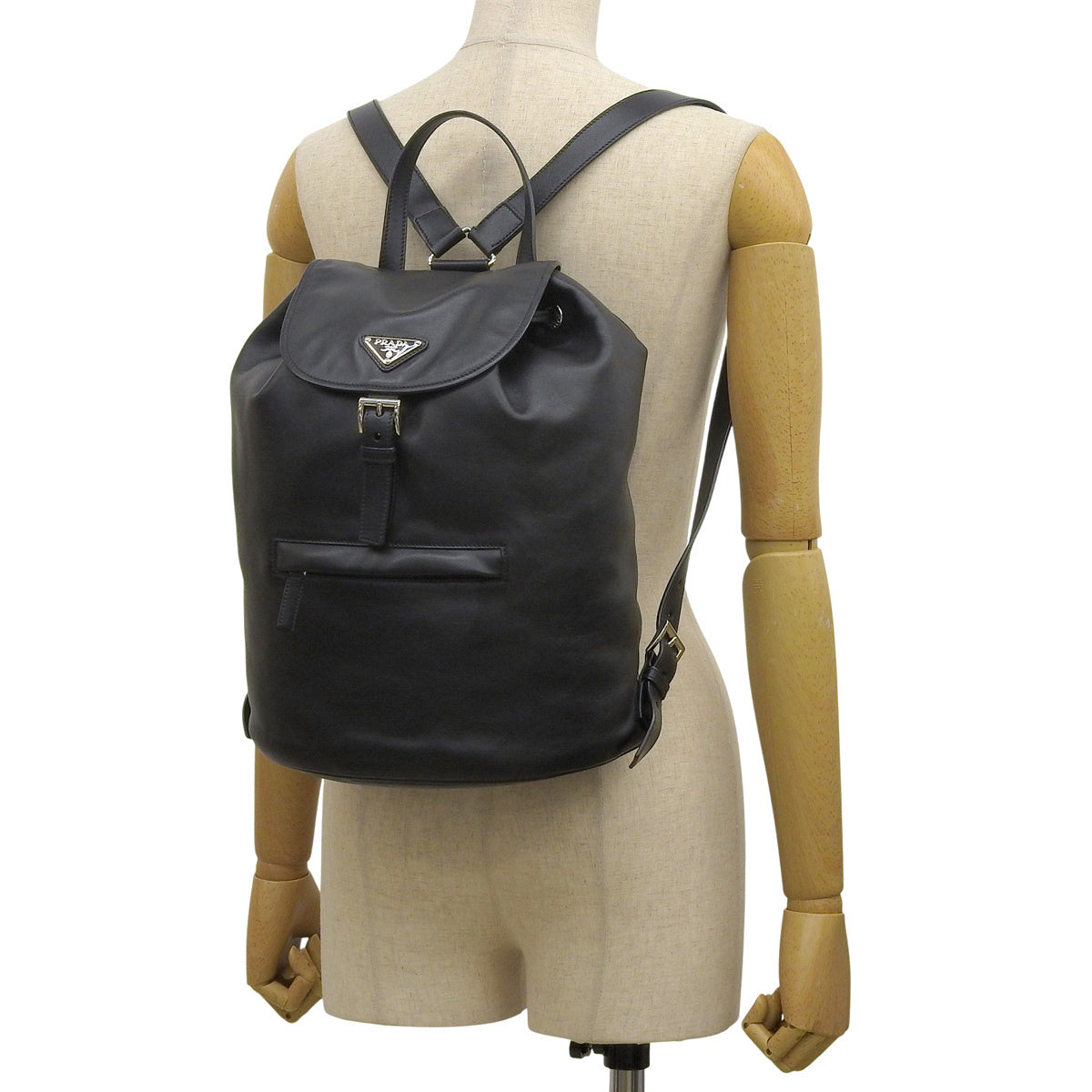 Triangle logo backpack in soft calf leather, NERO, BZ032L