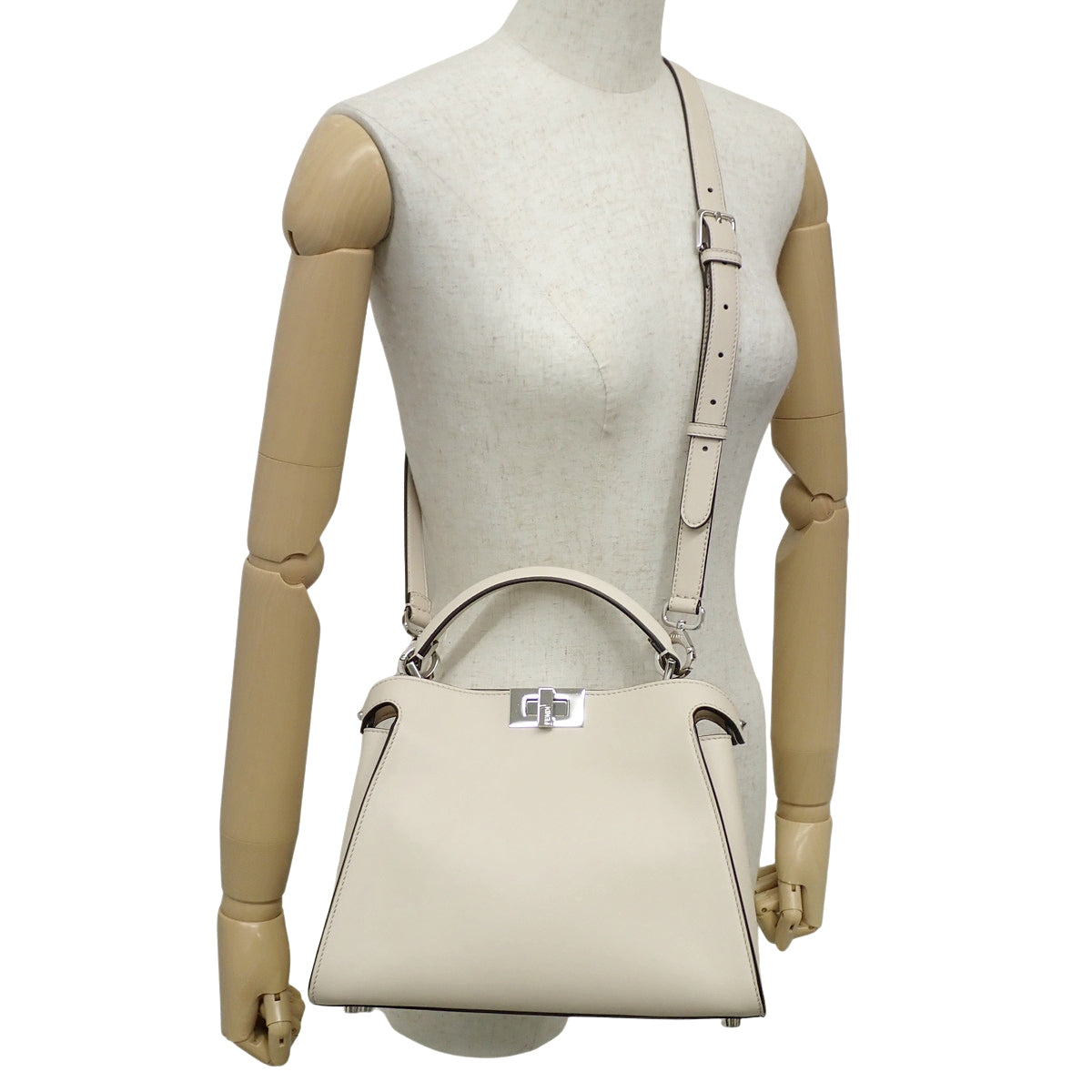 ピーカブーエッセンシャリー レザー ベージュ アイボリー