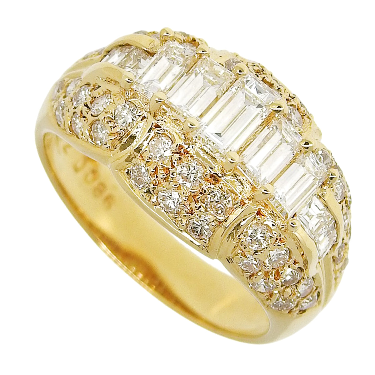 阶梯切割钻石戒指,钻石直径0.86克拉,净度0.82克拉,18K黄金材质,重5.4克