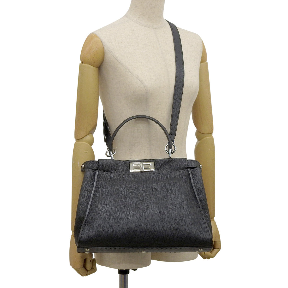 セレリア ピーカブー レギュラー レザー ブラック 8BN290