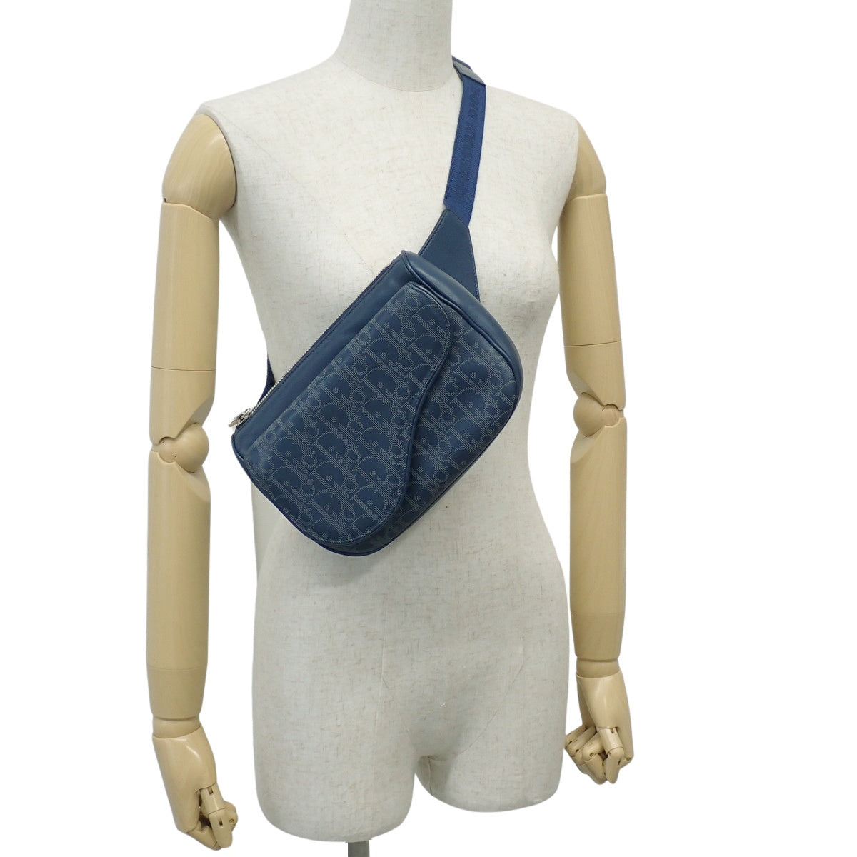 World Tour Oblique Saddle Belt Bag in Leather, Blue and Navy
