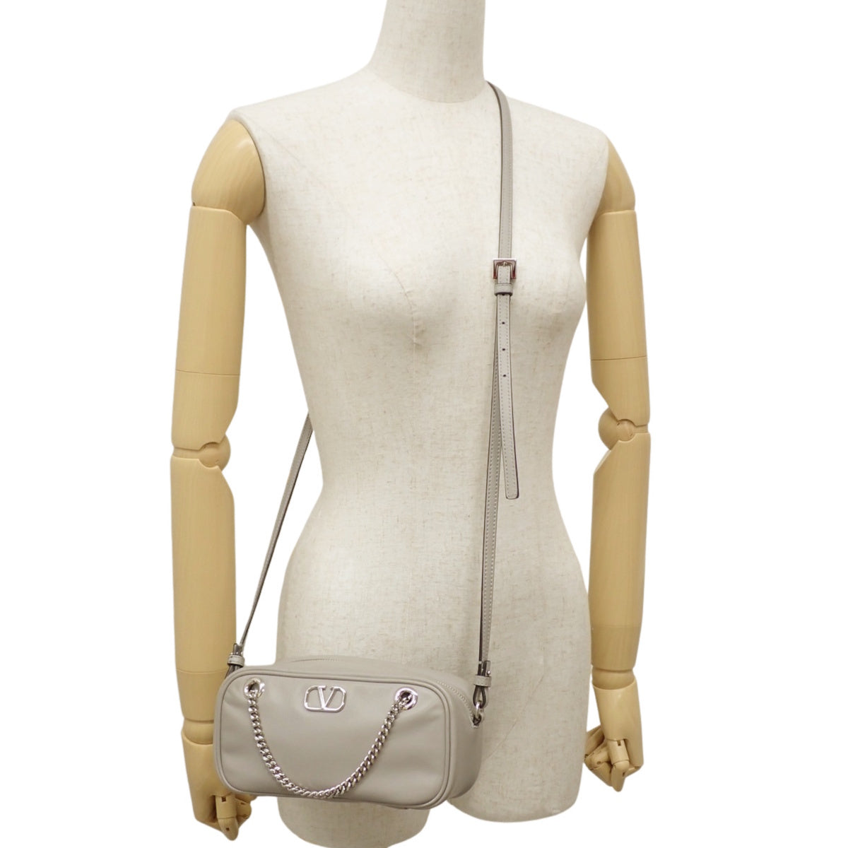 Vロゴ ハンドバッグ レザー グレー