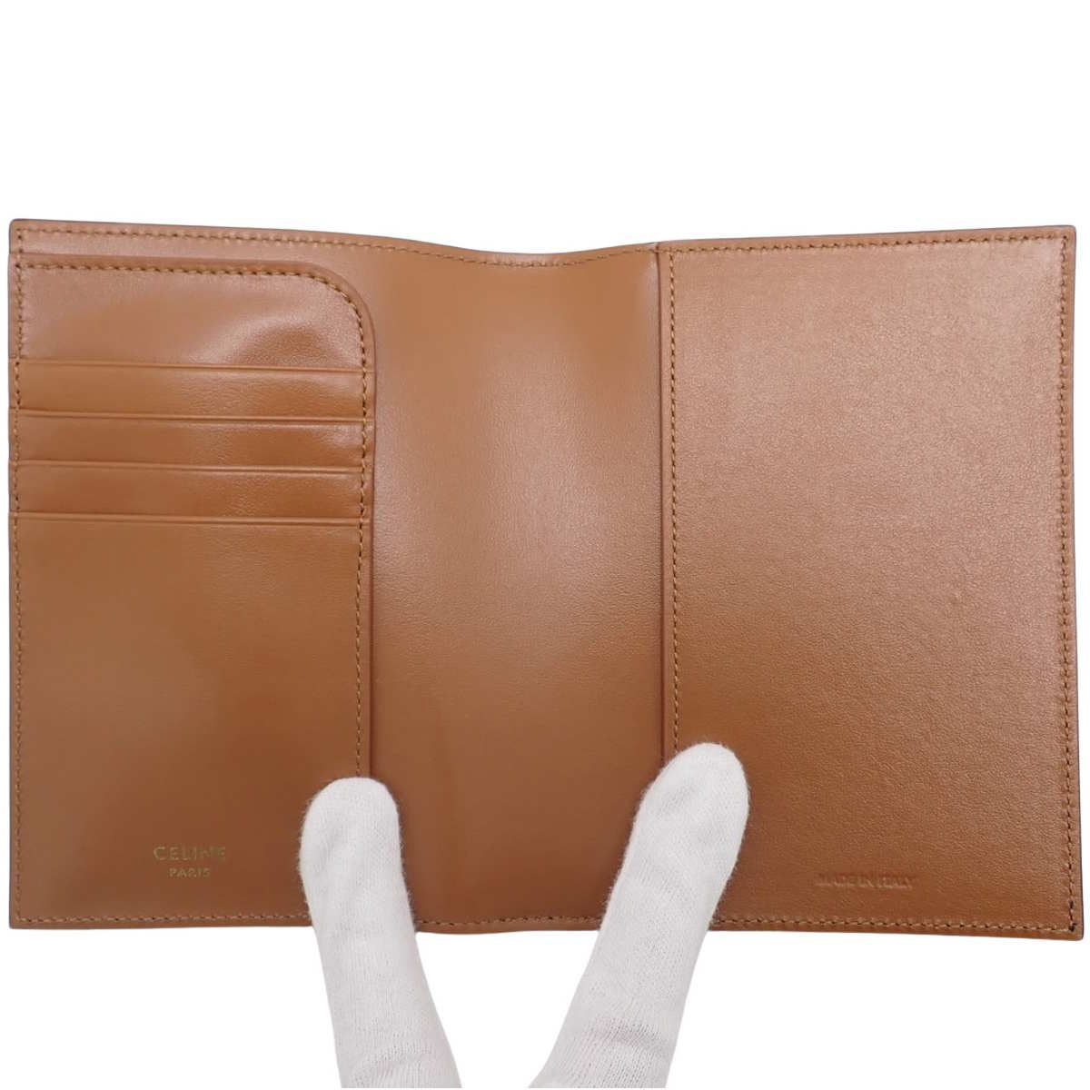 トリオンフ パスポートカバー タン