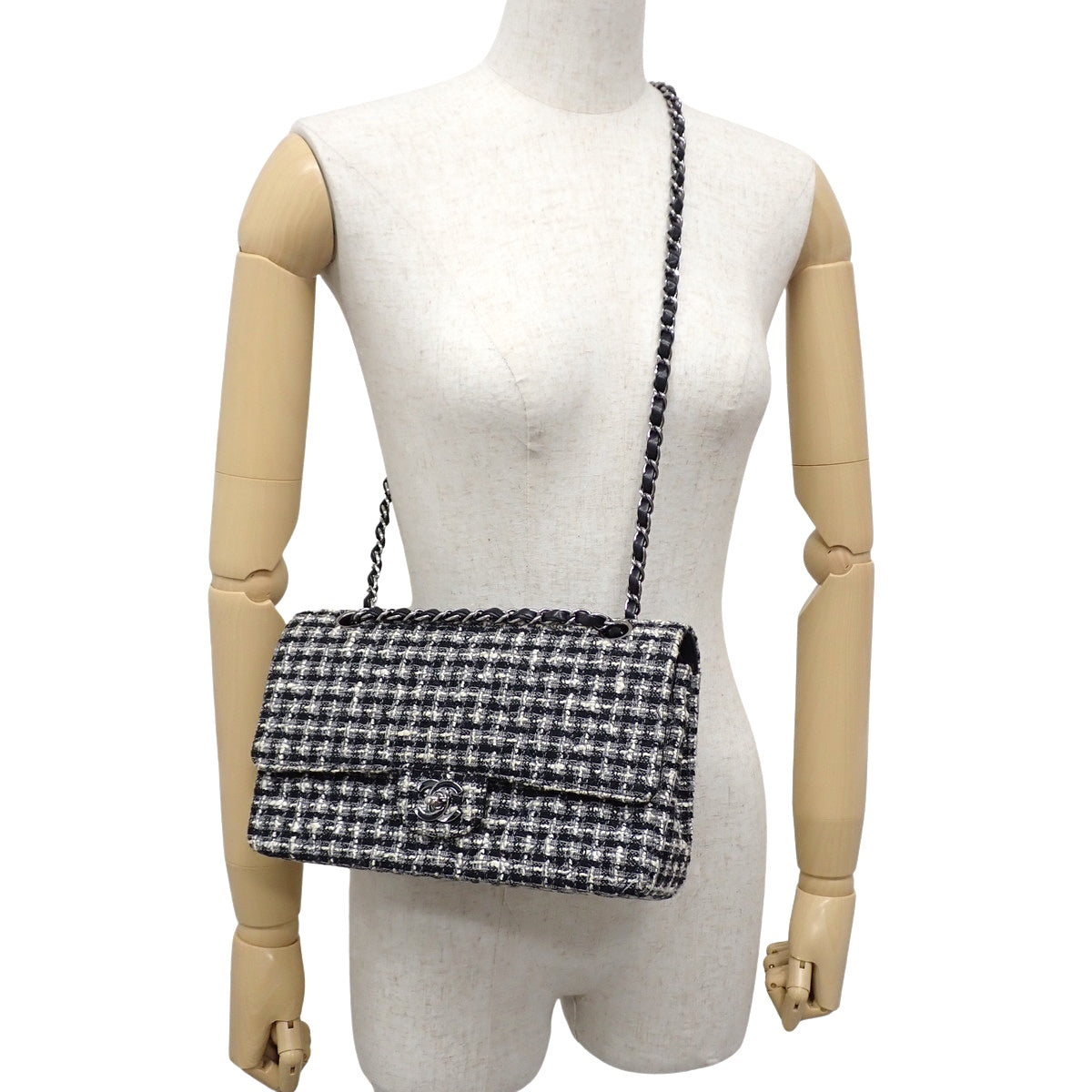 Matelasse Coco Mark 双盖链条肩背包,斜纹软呢、羊皮、黑色和白色 A01112