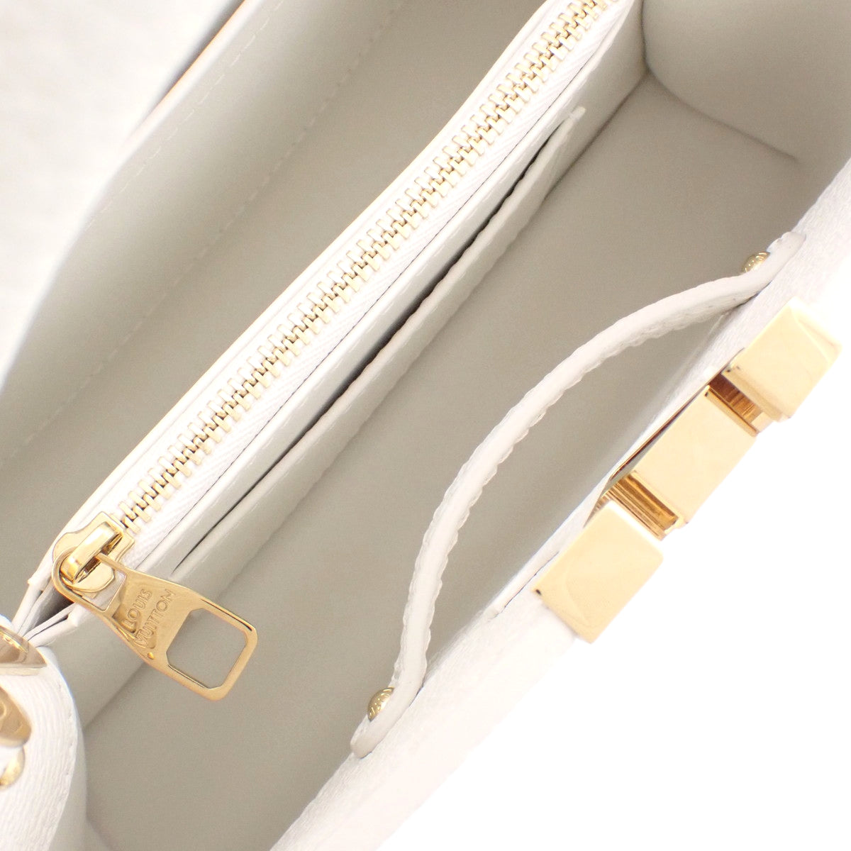 我的 Capucines Taurillon 皮革雪地 M24802