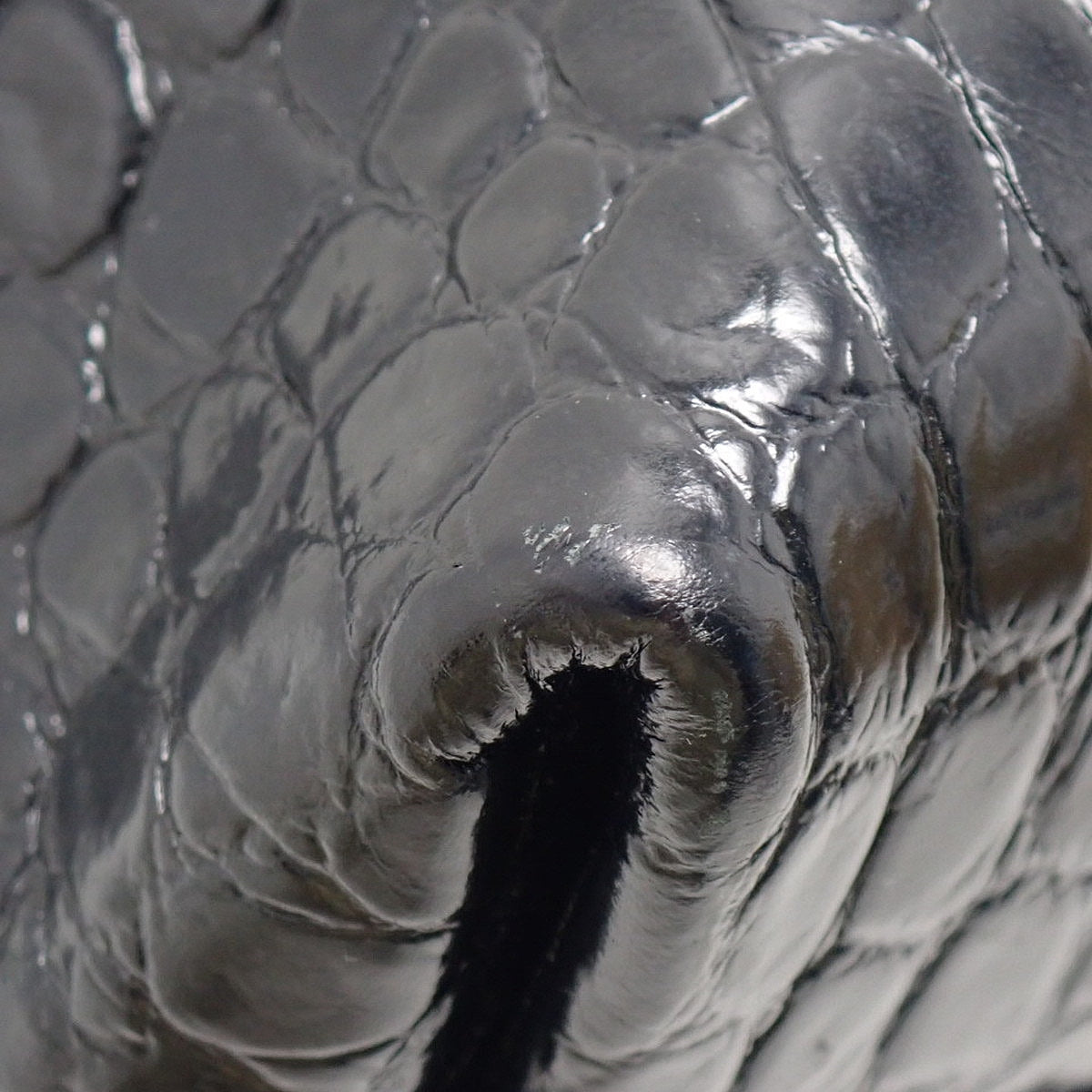 Hug クロスボディ レザー ブラック