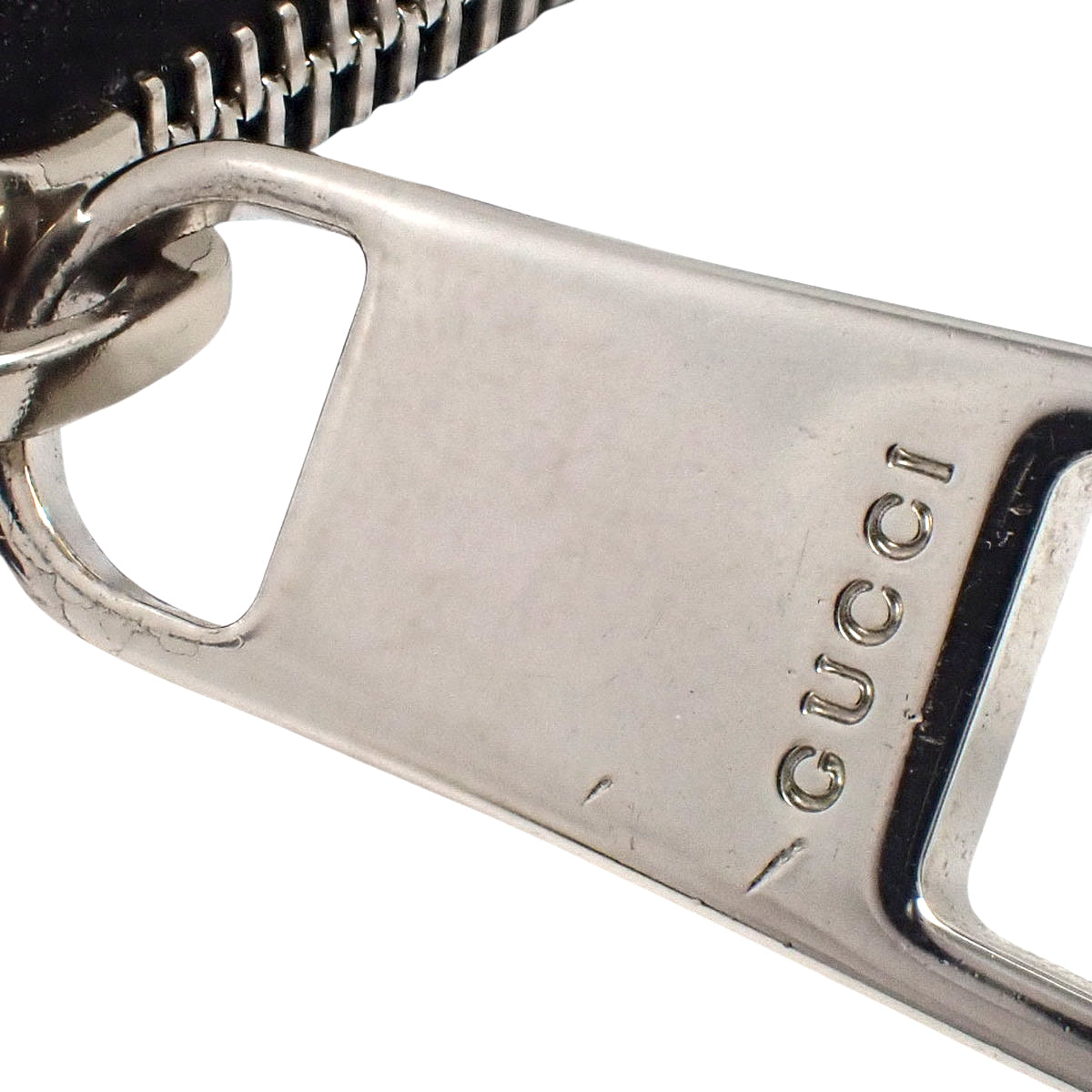 シグネチャー フラグメントケース グッチシマレザー ブラック 597560