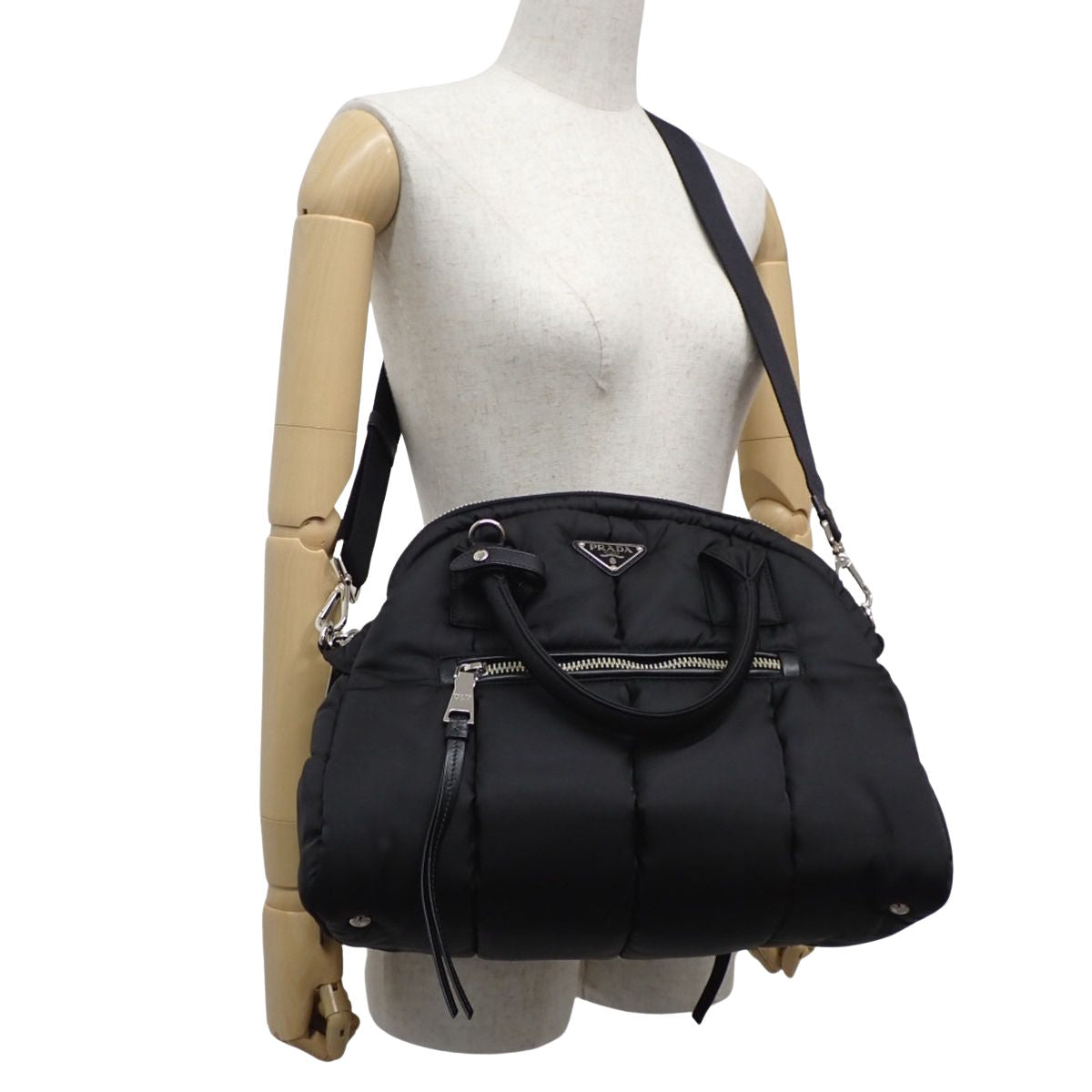 Bomber handbag in black nylon 1BB881