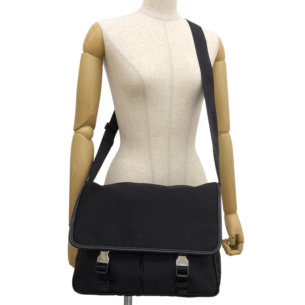 メッセンジャーバッグ ナイロン ブラック 2VD768