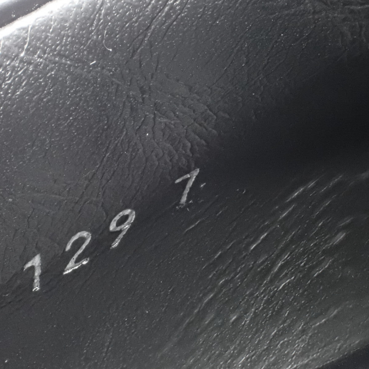 モノリス ブラッシュドレザー ローファー