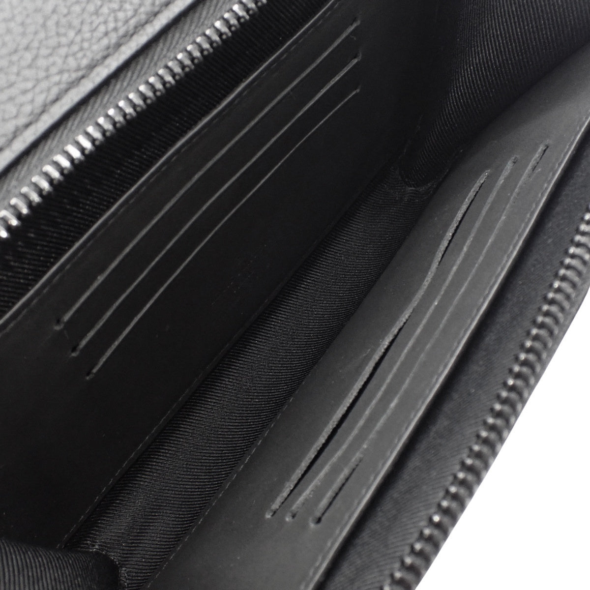 Aerogram Alpha Wearable Wallet in Grained Calfskin Leather, Black, M59161