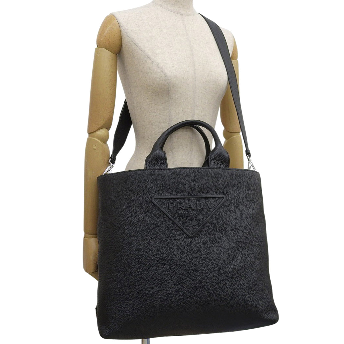 エンボスロゴ トートバッグ レザー ブラック 2VG109