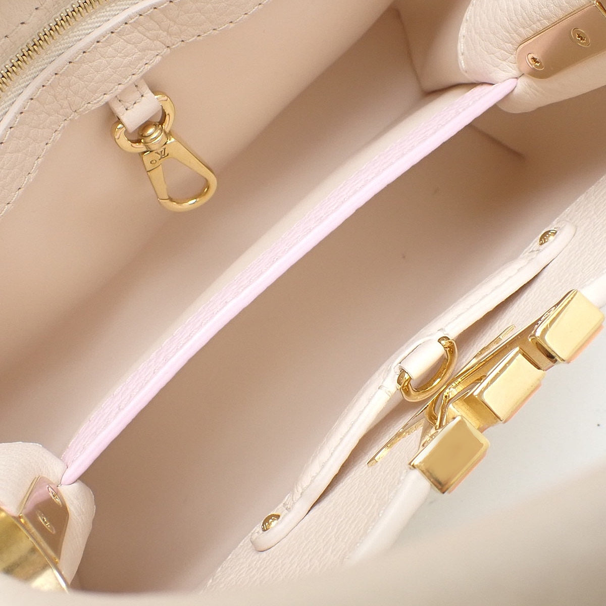 Capucines BB Taurillon Leather Off-White