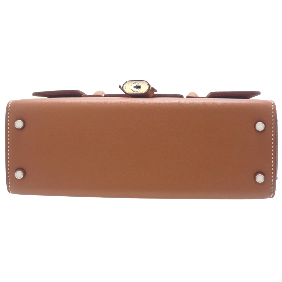 新款 Drag 22 Evercolor 金色表盘,搭配银色五金件和 B 字印记