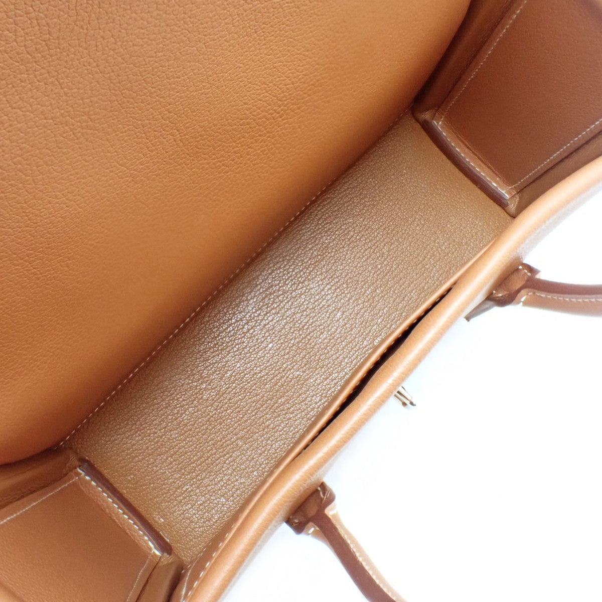 新款 Drag 22 Evercolor 金色表盘,搭配银色五金件和 B 字印记