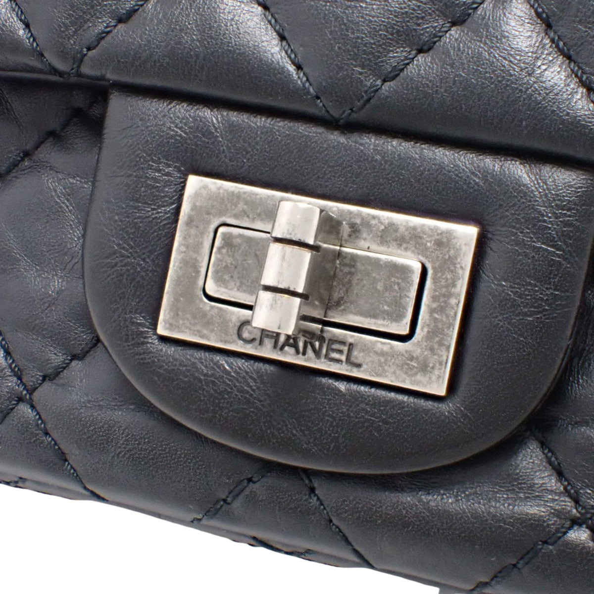 2.55 マトラッセ Wフラップ ショルダーバッグ ブラック エイジドカーフスキン A37587