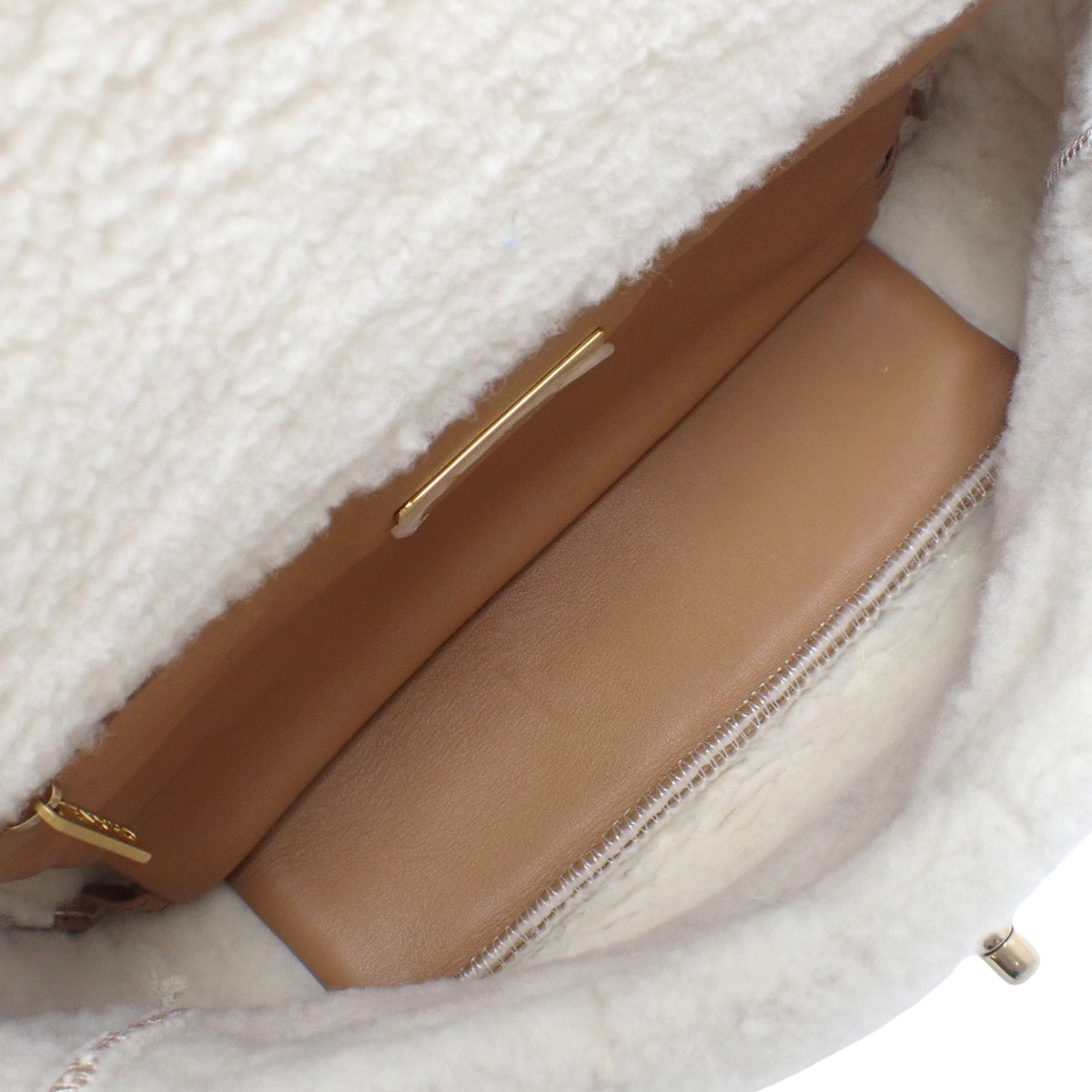 シャネル19 ココマーク チェーンショルダーバッグ スウェード/スエード ムートン ベージュ ホワイト