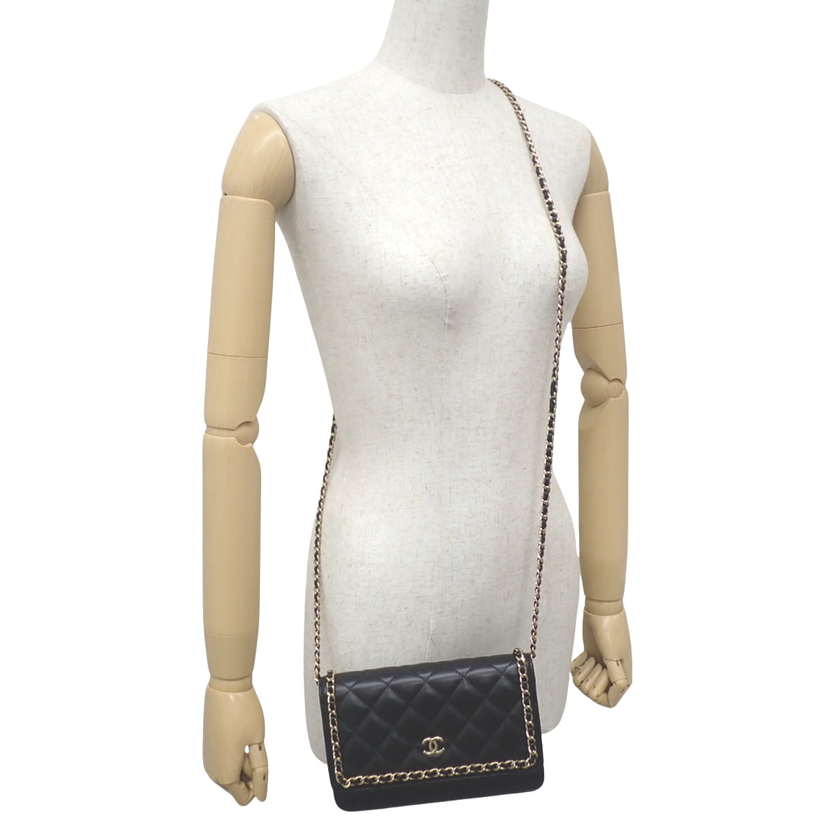 マトラッセ ココマーク チェーンウォレット ラムスキン ブラック