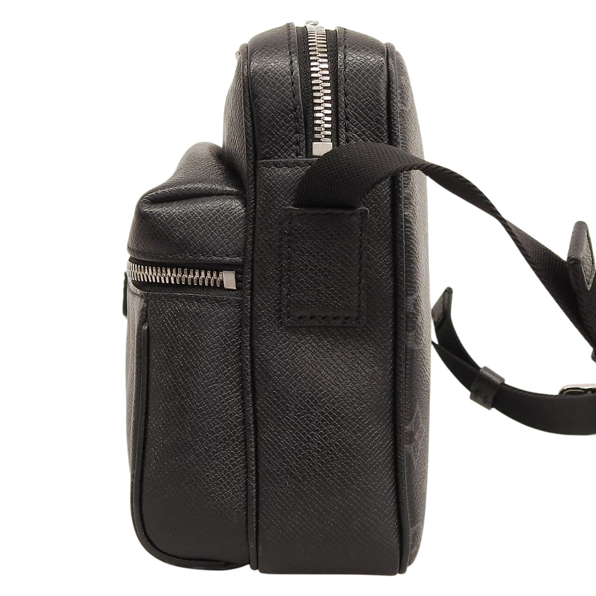 タイガラマ アウトドア・メッセンジャー PM タイガレザー モノグラムエクリプス ブラック グレー M30233