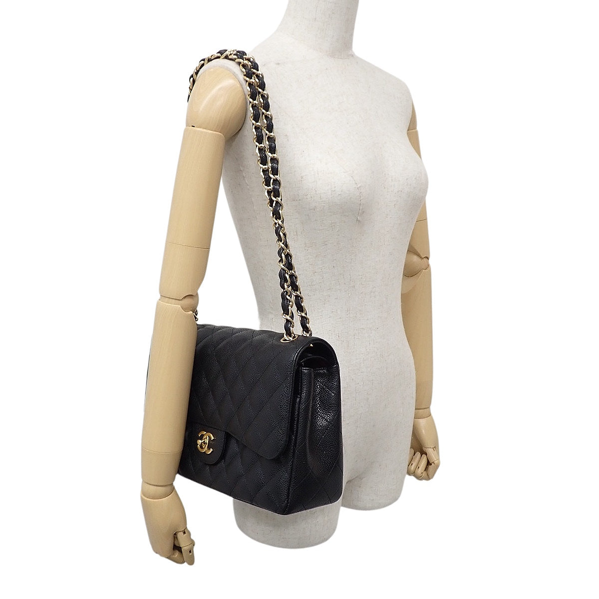 Matelasse Coco标志双层翻盖链条单肩包,鱼子酱纹皮革,黑色