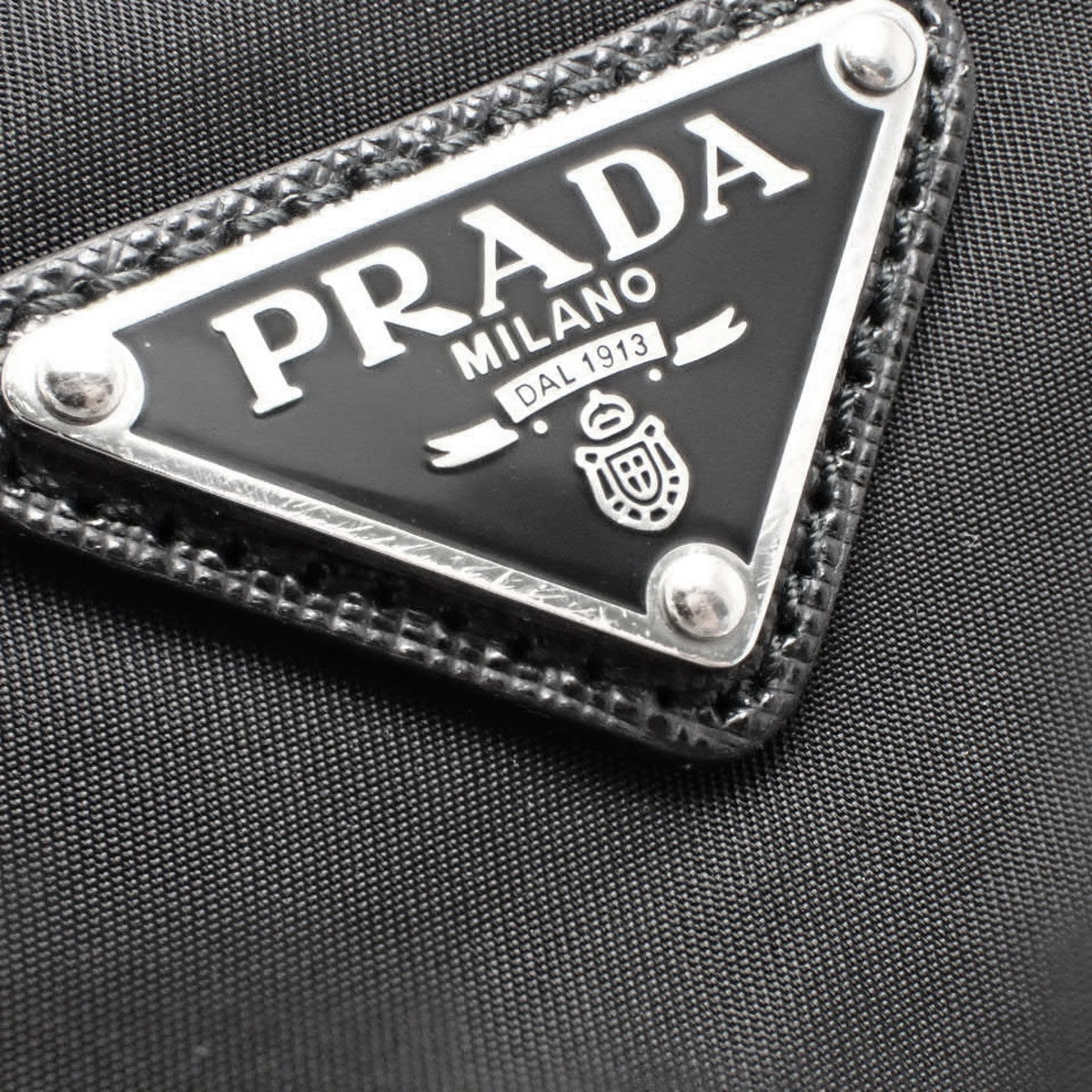 トライアングルロゴ ポーチ ナイロン NERO