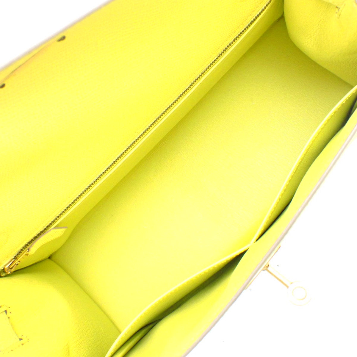 Kelly 32(外侧缝线)小牛皮 Epsom Lime 色,金色五金配件,R 标志