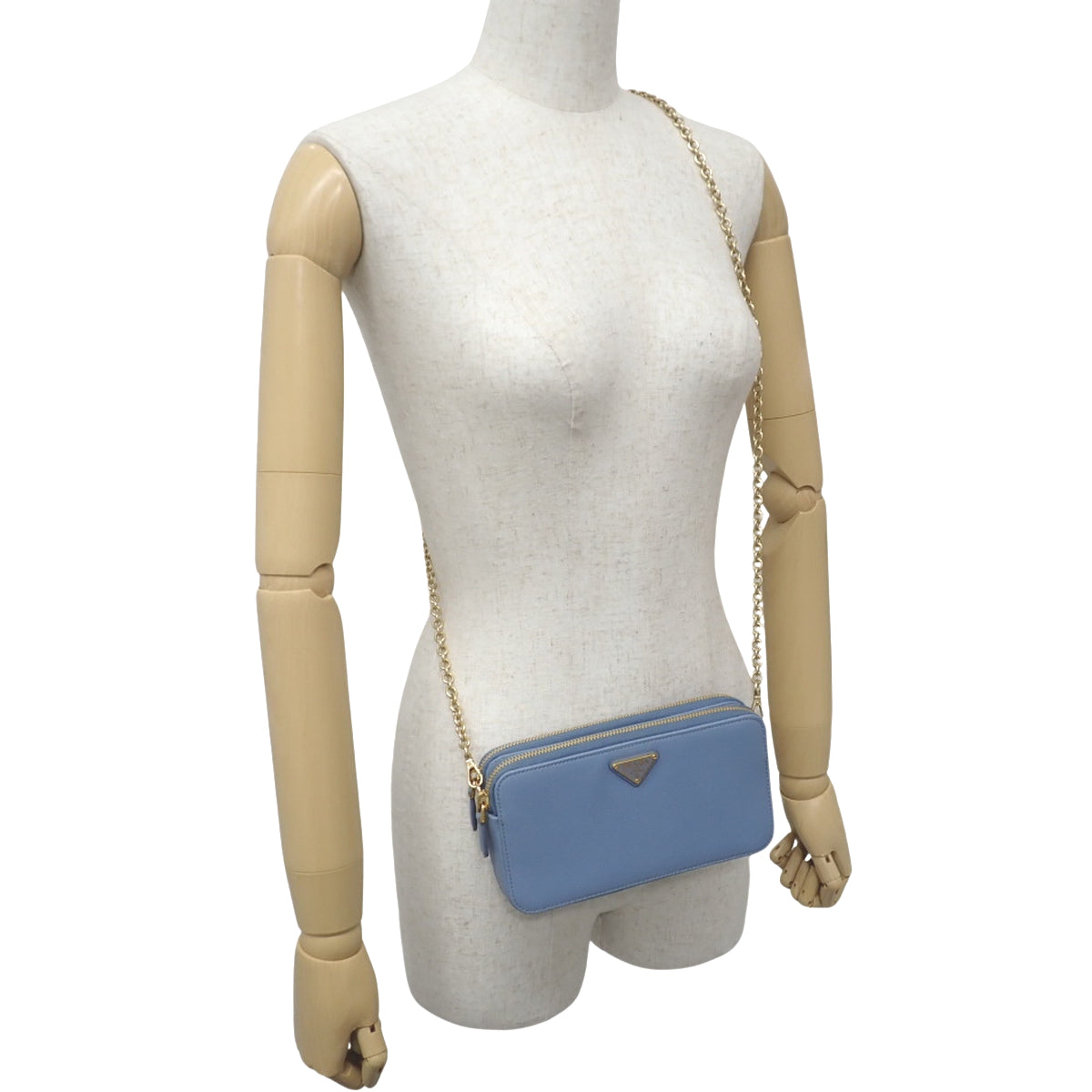 トライアングルロゴ チェーンウォレット サフィアーノレザー ブルー 水色 1DH010