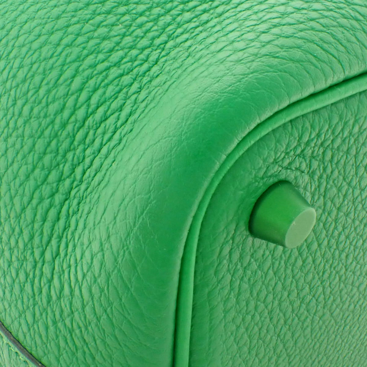 Picotin Lock PM 单色 Taurillon Clemence 竹纹皮革,配绿色五金件和 Z 字印记