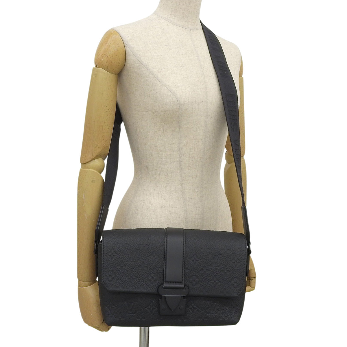 Monogram Taurillon S-Lock Messenger Black M23741