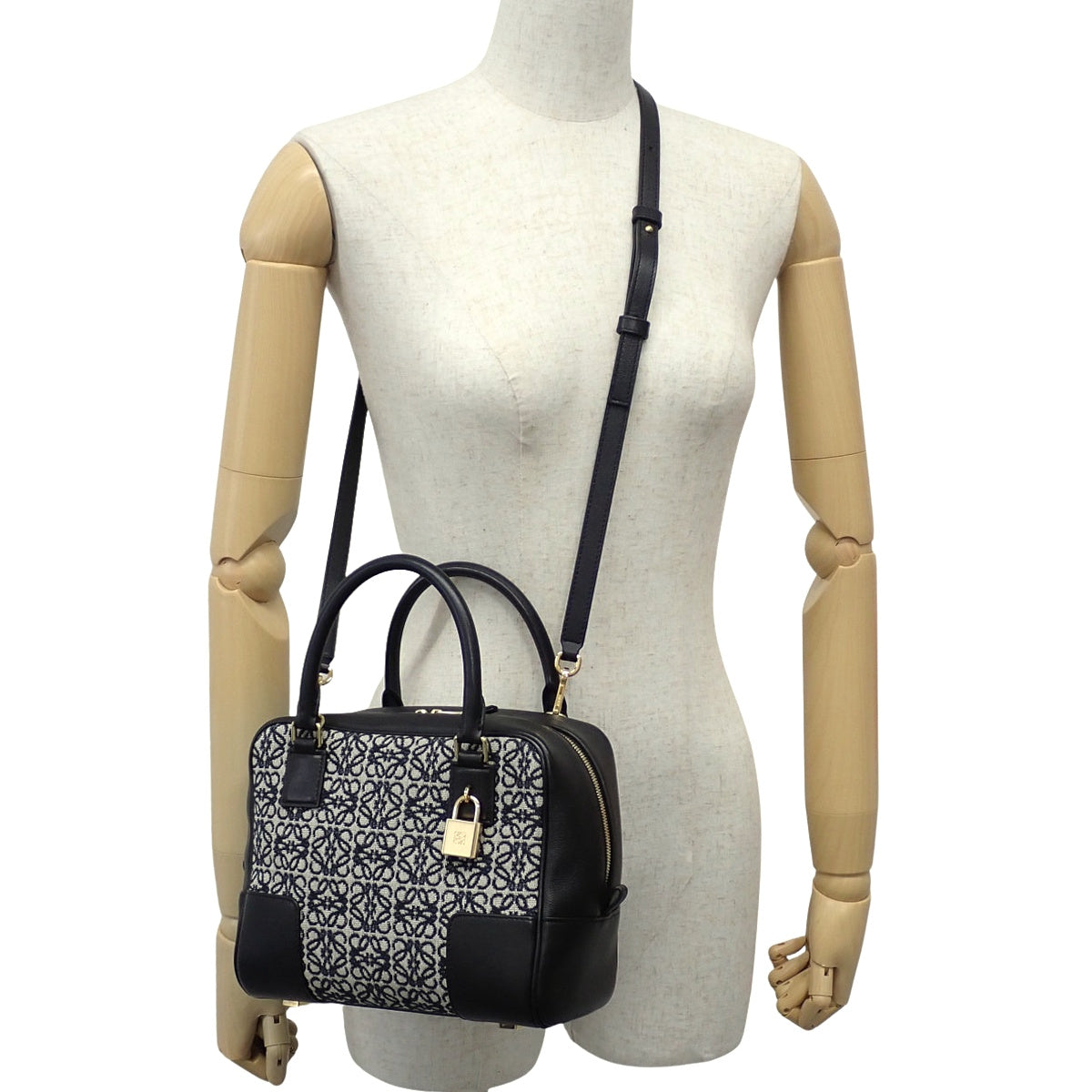 アマソナ19 スクエア バッグ カーフ アナグラムジャガード ブラック ネイビー A039N10X02