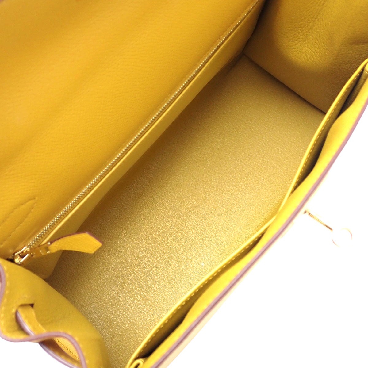 Kelly 28 (Sellier) Veau Epsom Jaune Ambre Gold Hardware Z Stamp