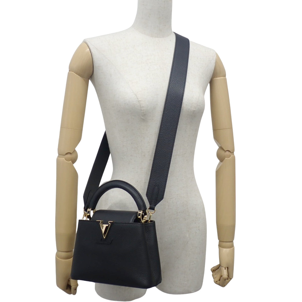 Capucines Mini Taurillon Leather Black M56071