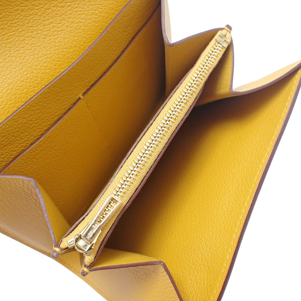Constance Compact Evercolor Jaune Ambre Gold Hardware C stamp