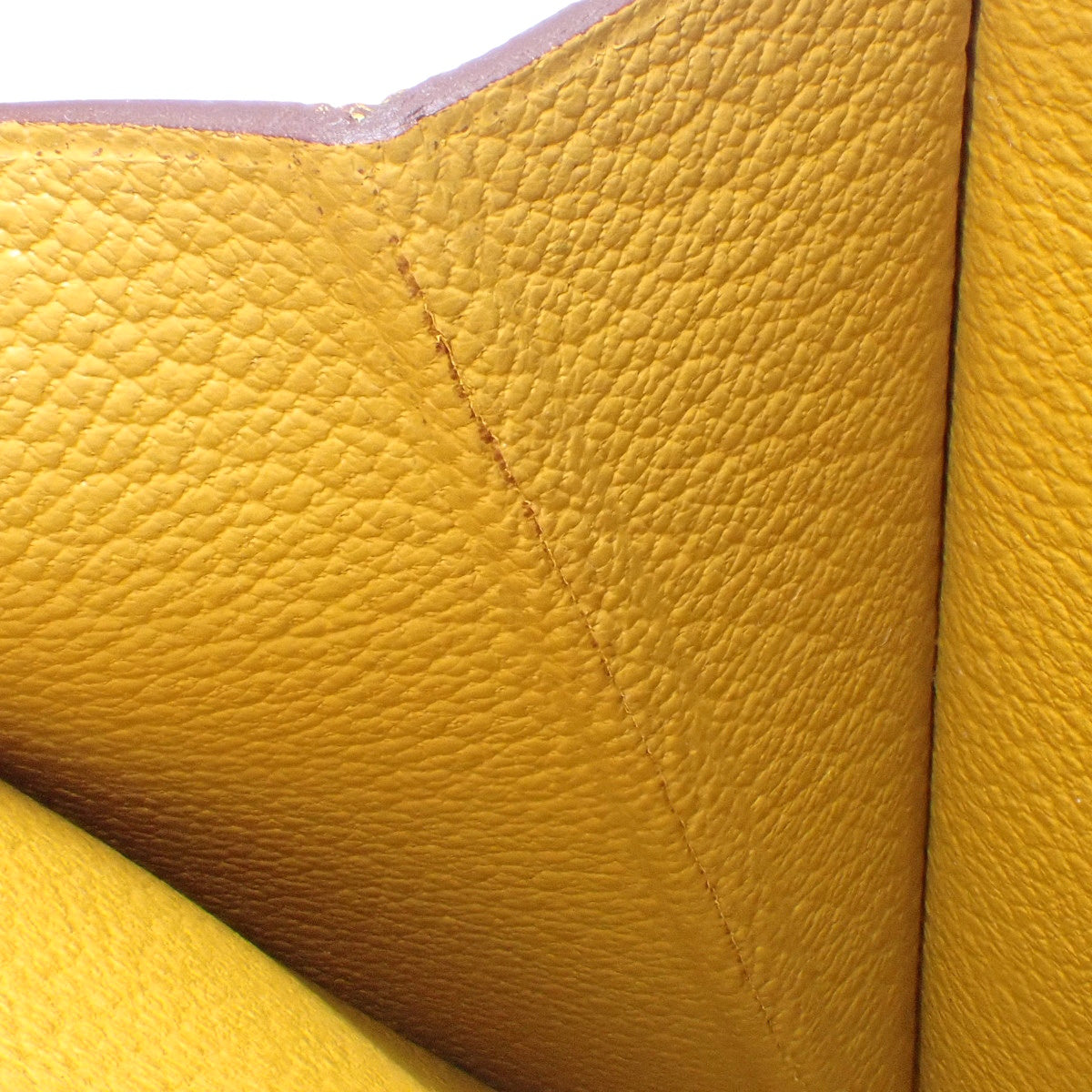 Constance Compact Evercolor Jaune Ambre Gold Hardware C stamp