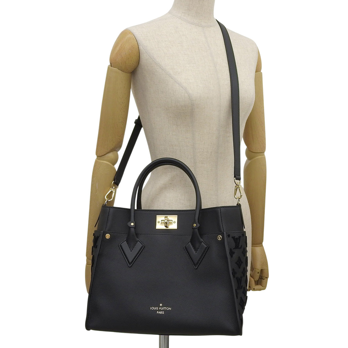 Monogram Tuffetage OnTheGo MM Leather Black M53826