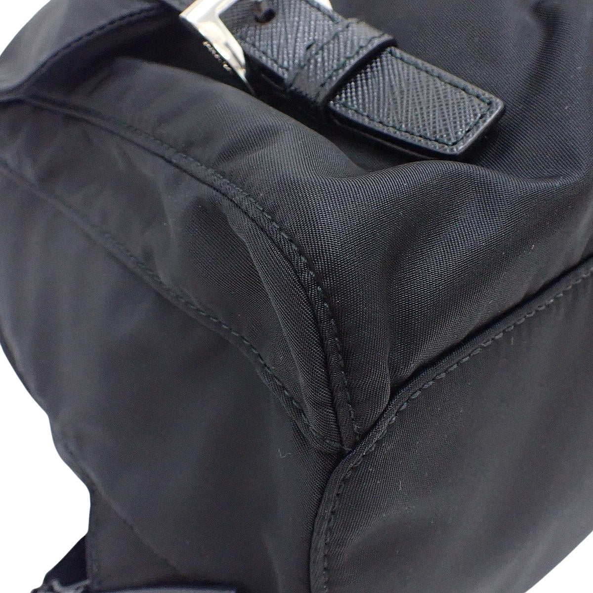 Re-Nylon バックパック ナイロン サフィアーノレザー ネロ 1BZ677
