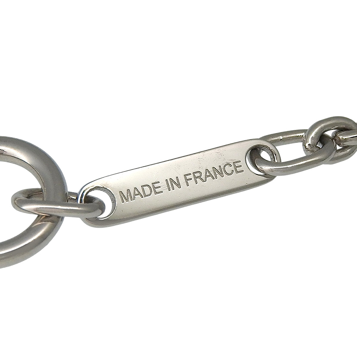 Crêpe Cheval Pendant, Metal
