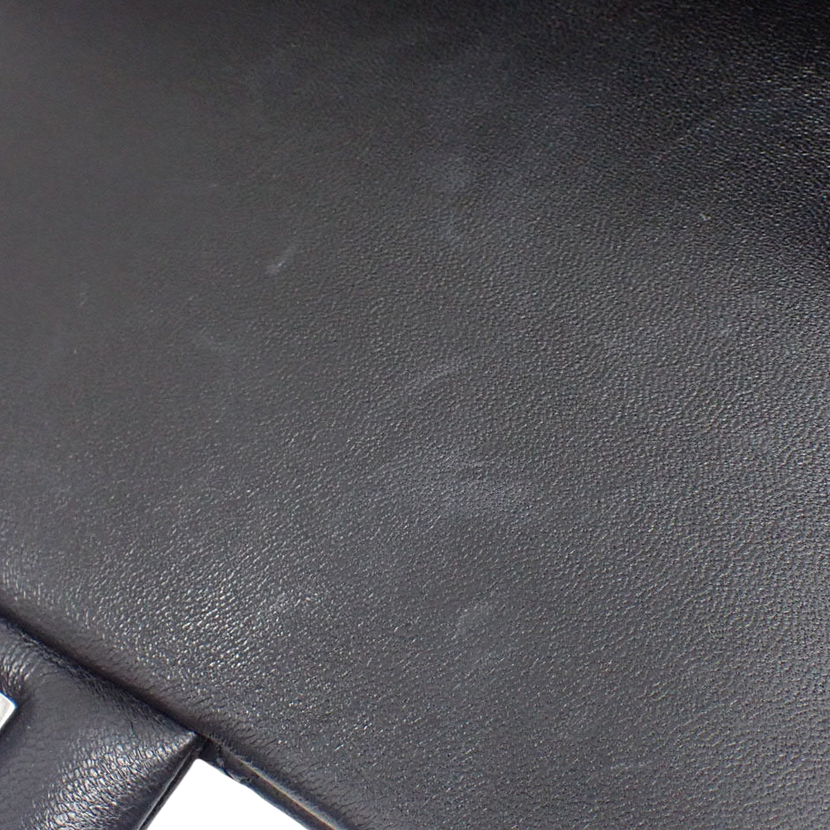 黑色羊皮绗缝迷你经典手提包 A69900