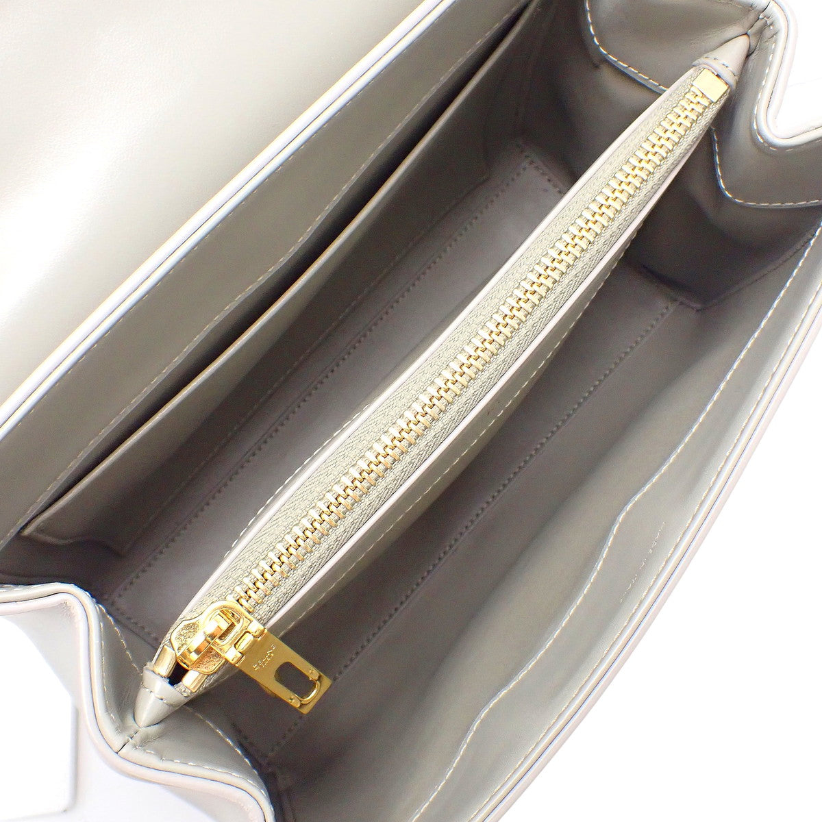 Small 16 Sèvres Calfskin Greige
