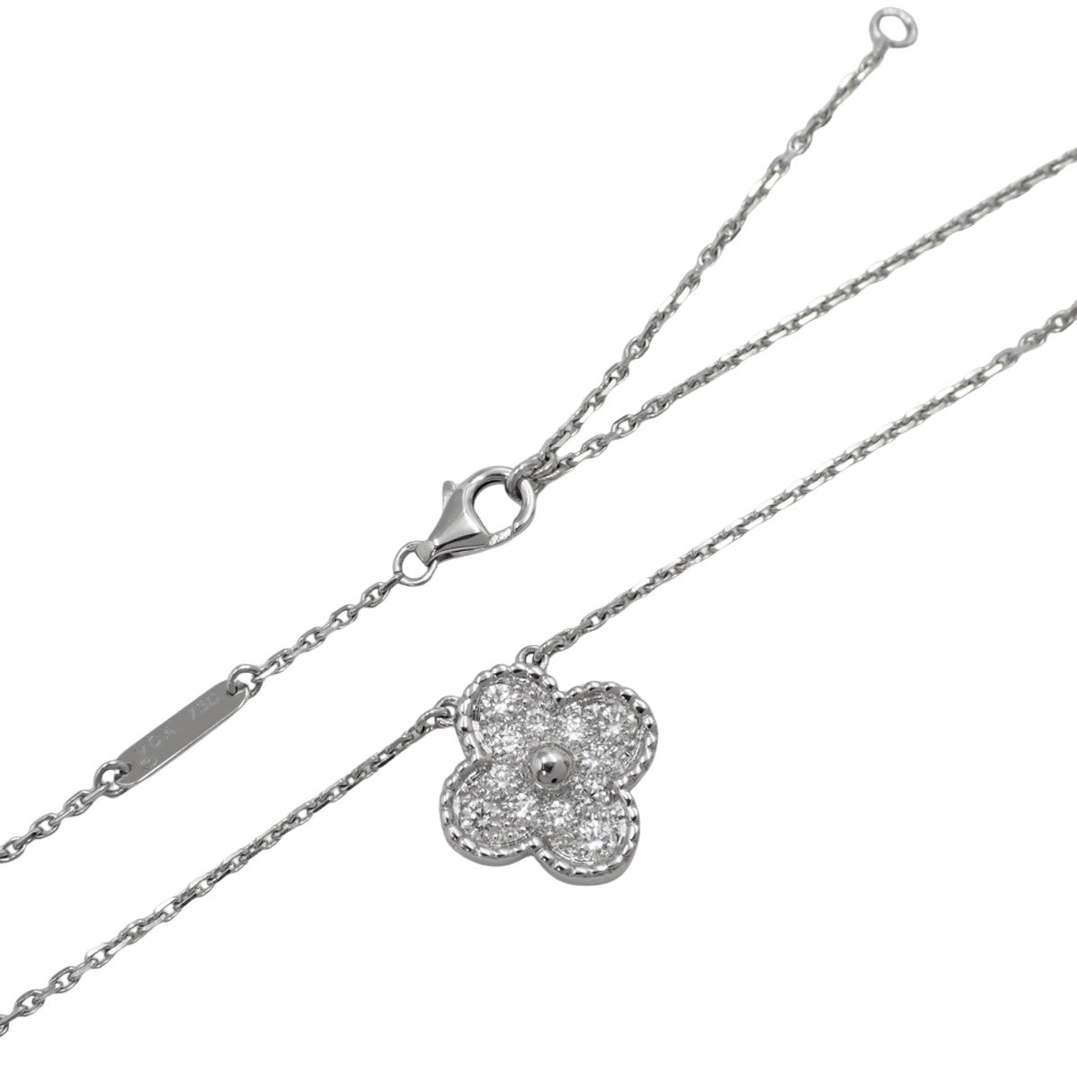 Vintage Alhambra pendant with diamonds in 18K white gold and white gold with a clover motif and diamonds.