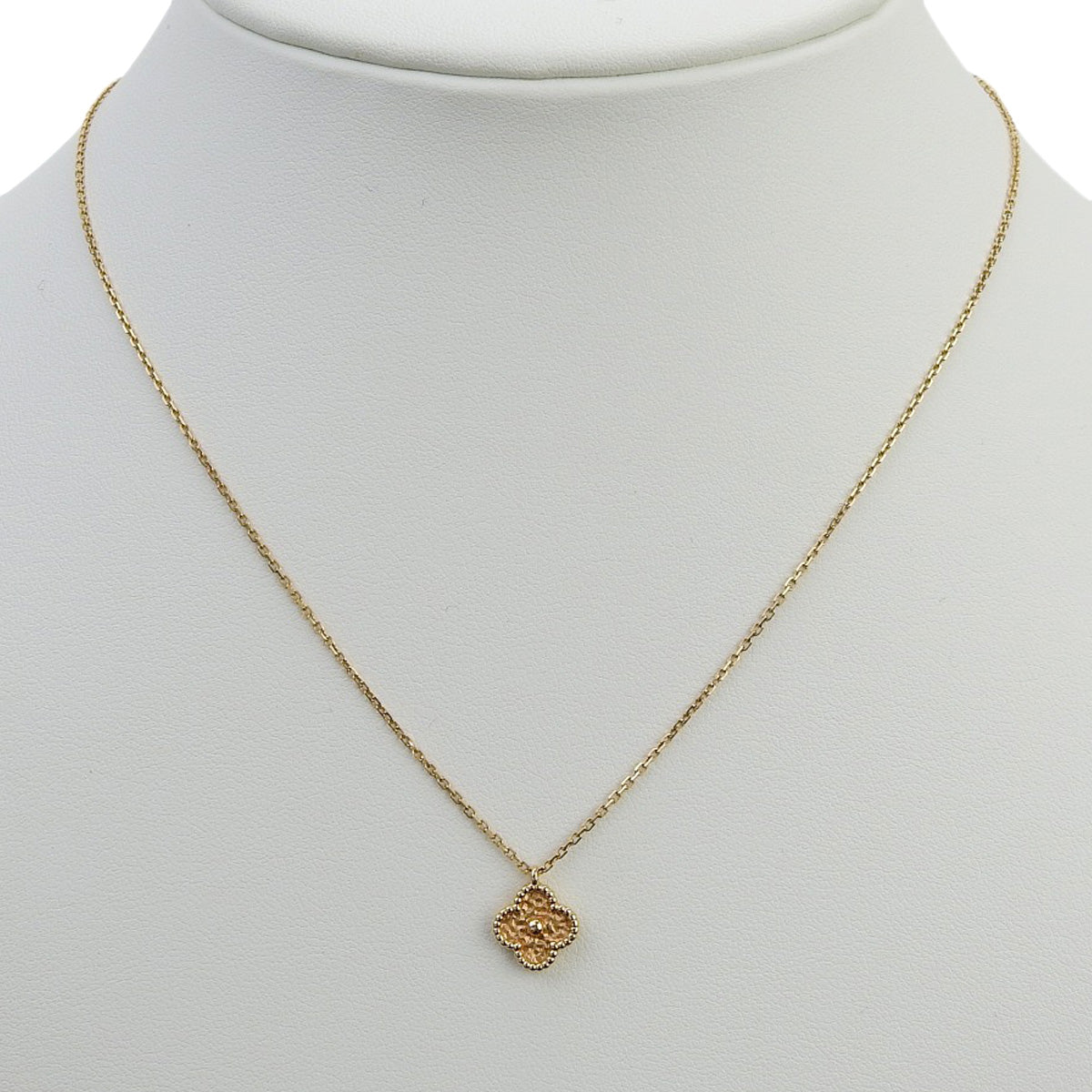 Sweet Alhambra pendant in 18K pink gold with a clover motif