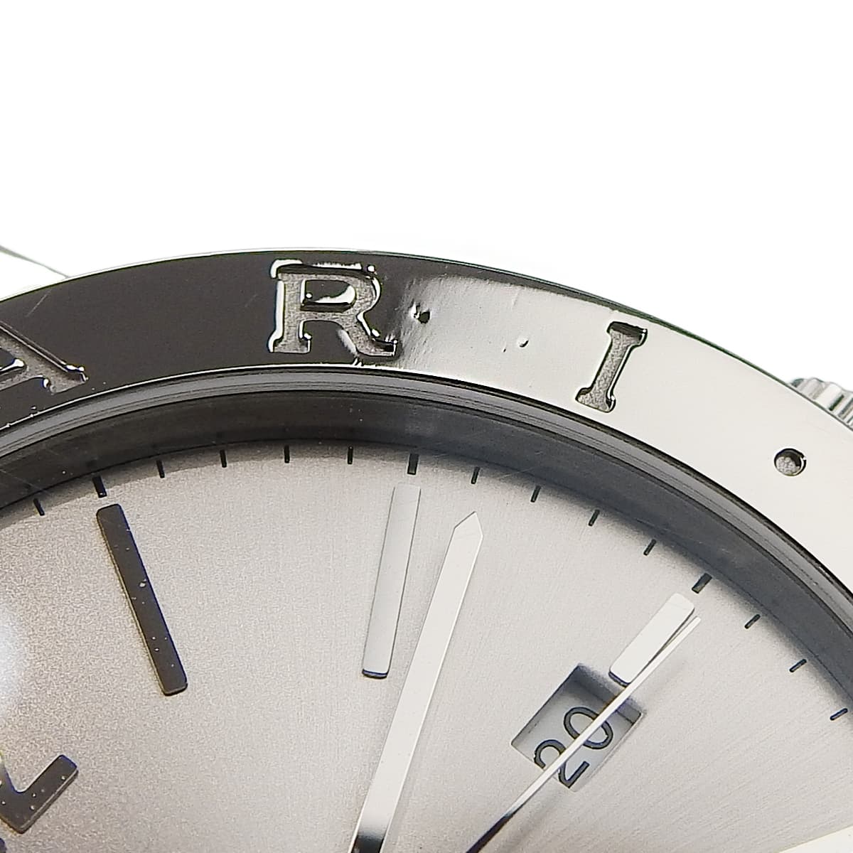 宝格丽宝格丽BB41S,精钢材质,自动上链,银色表盘,带日期显示,透底表背。