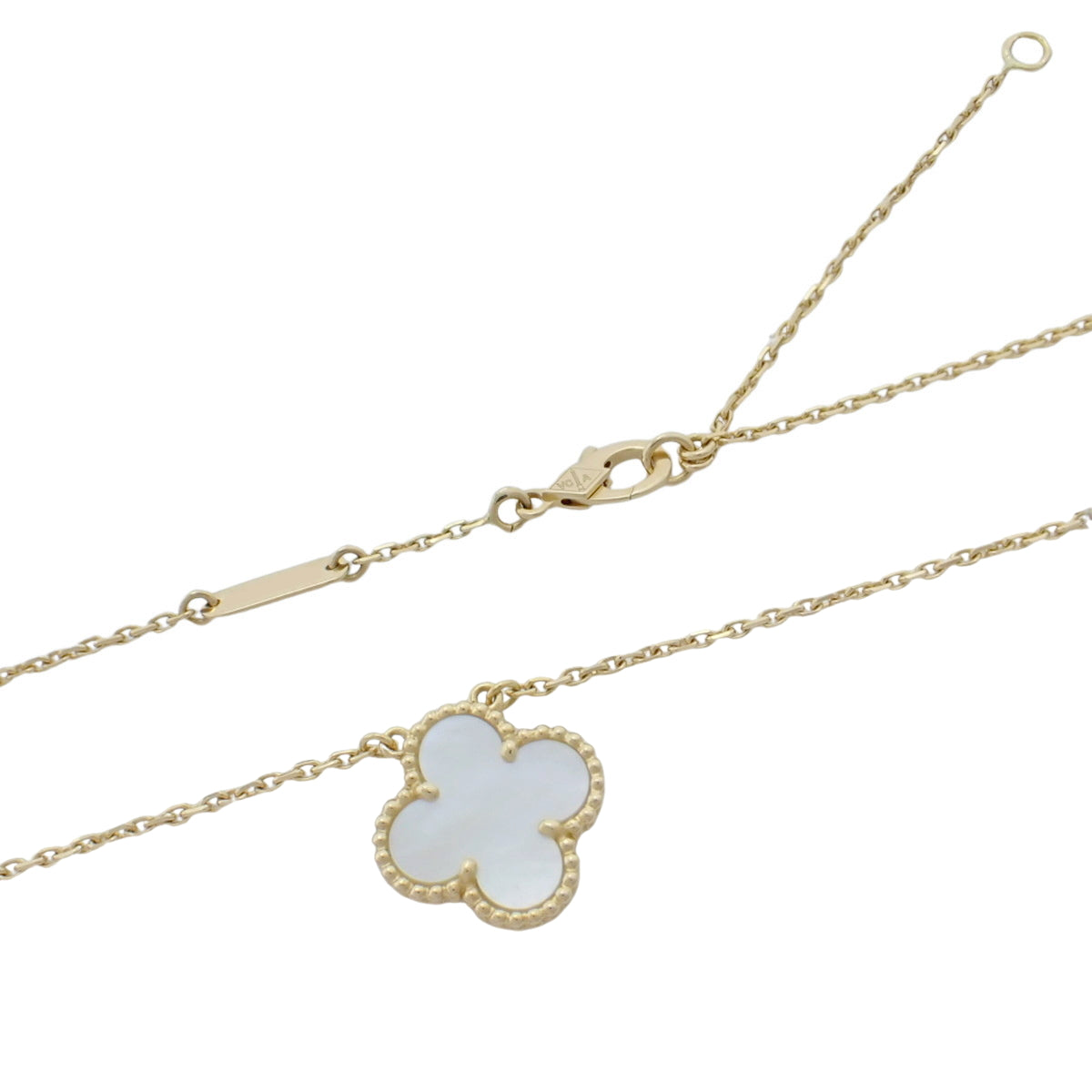Vintage Alhambra pendant in mother-of-pearl and 18k yellow gold.