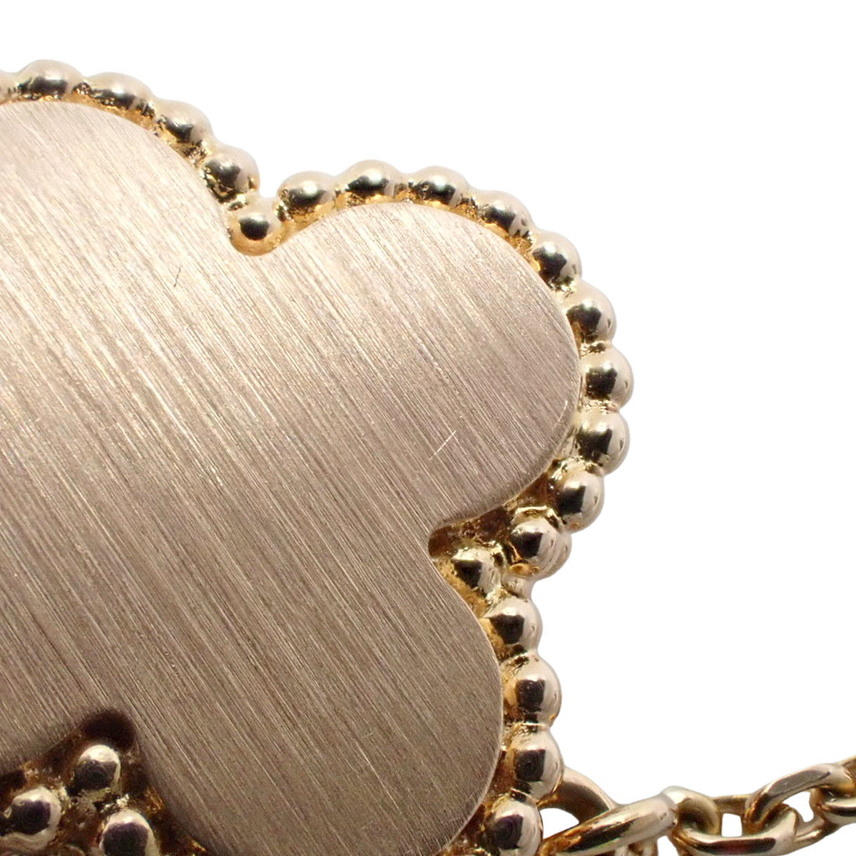 Vintage Alhambra pendant with mother-of-pearl and diamonds in 18K pink gold (PG) - 2012 Holiday Limited Edition