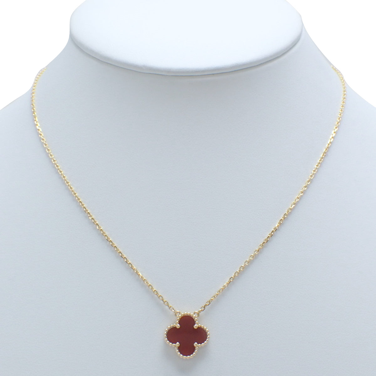 Vintage Alhambra pendant with carnelian and 18K yellow gold (YG)