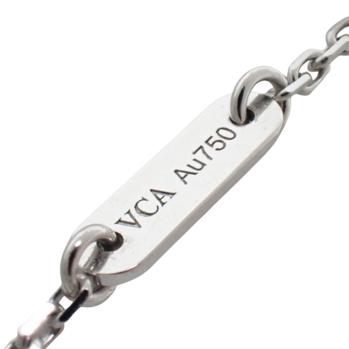 Sweet Alhambra pendant with diamonds in 18K white gold and 3.1g