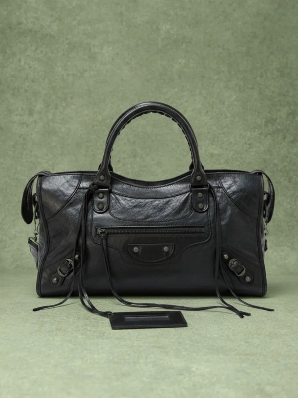 Y2Kブームで再び注目！バレンシアガ「シティバッグ」が人気再燃中！