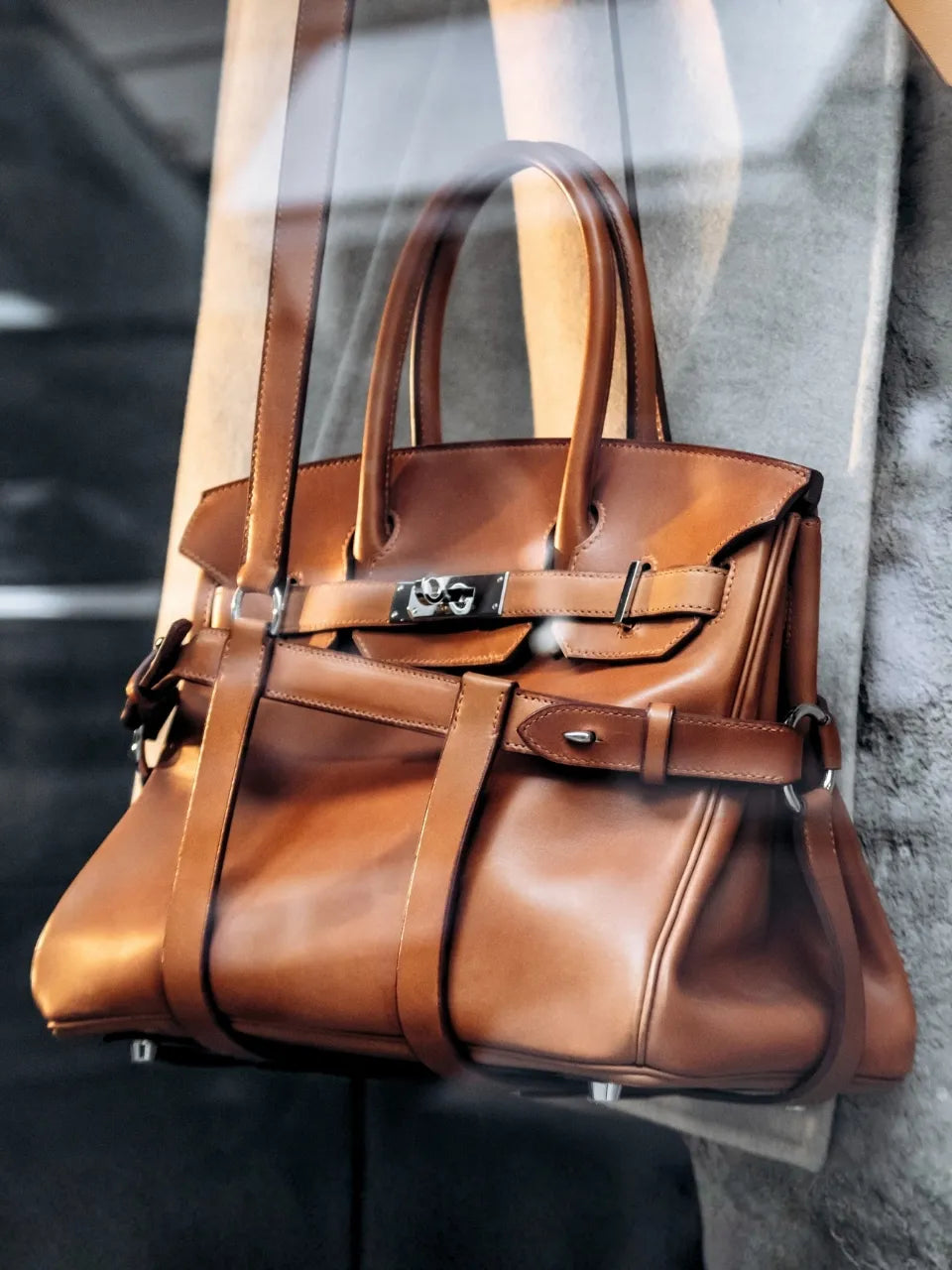 エルメスの資産価値が下がらない理由｜投資としての魅力とは