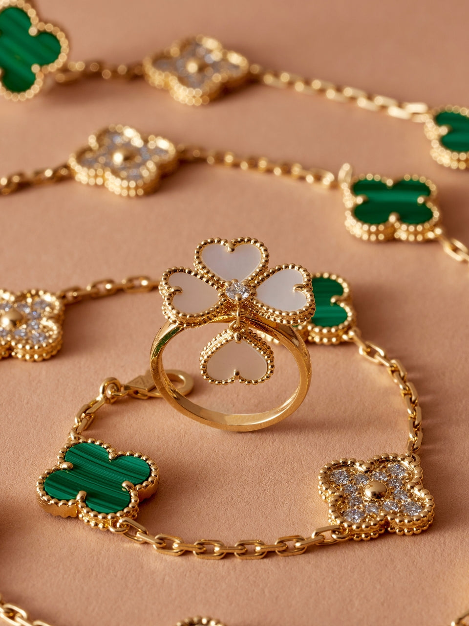 ヴァンクリーフ＆アーペル アルハンブラ徹底解説! 幸運を纏う象徴が、いま中古市場で選ばれる理由